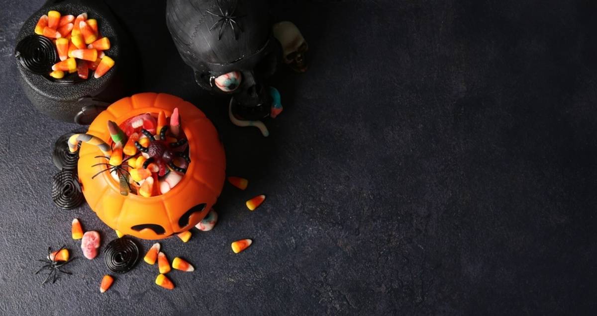 Halloween pumpkins, candles and treats on a dark surface | Skylum Blog

