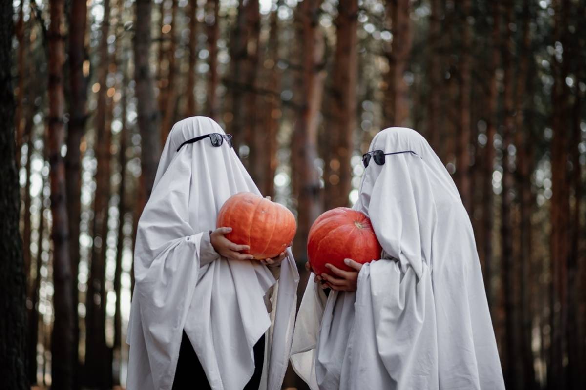 Two ghost figures standing together in a forest | Skylum Blog

