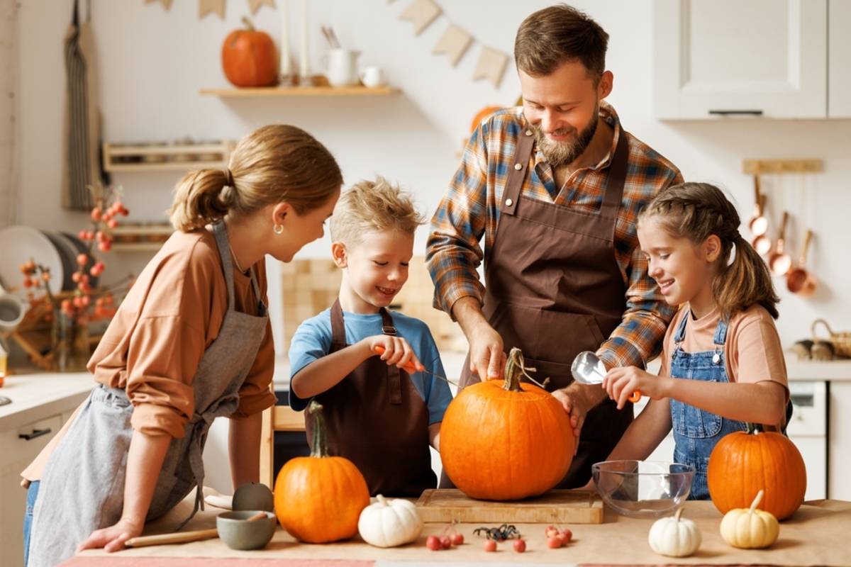 Family celebrating Halloween around a decorated table | Skylum Blog

