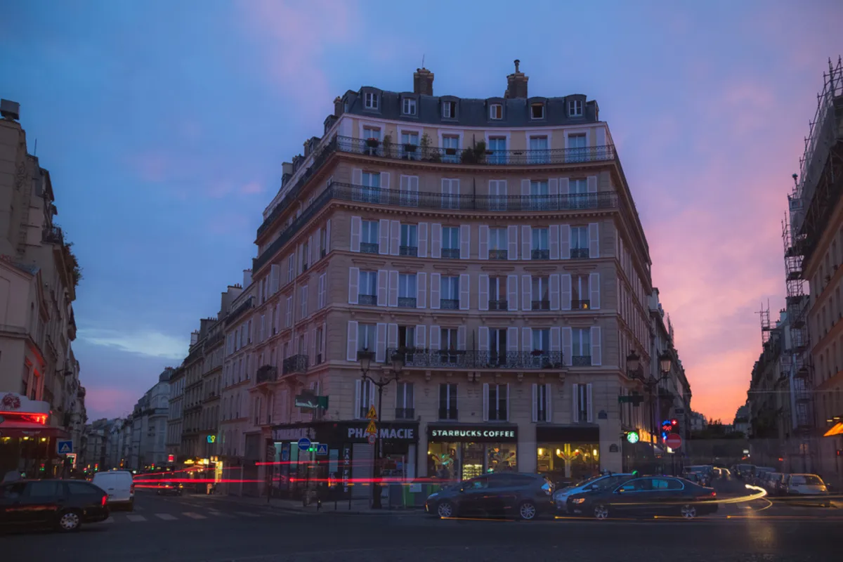 Foto der Stadt zur Blauen Stunde | Skylum Blog