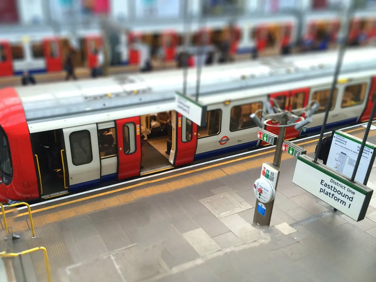 Photo of a subway platform with Tilt-Shift Effect | Skylum Blog