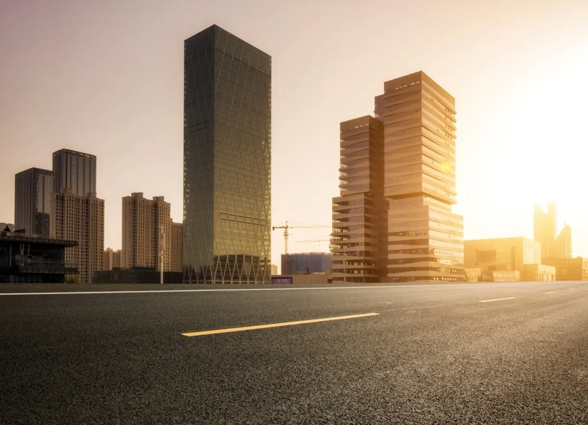 Foto des Gebäudes während der Goldenen Stunde | Skylum Blog