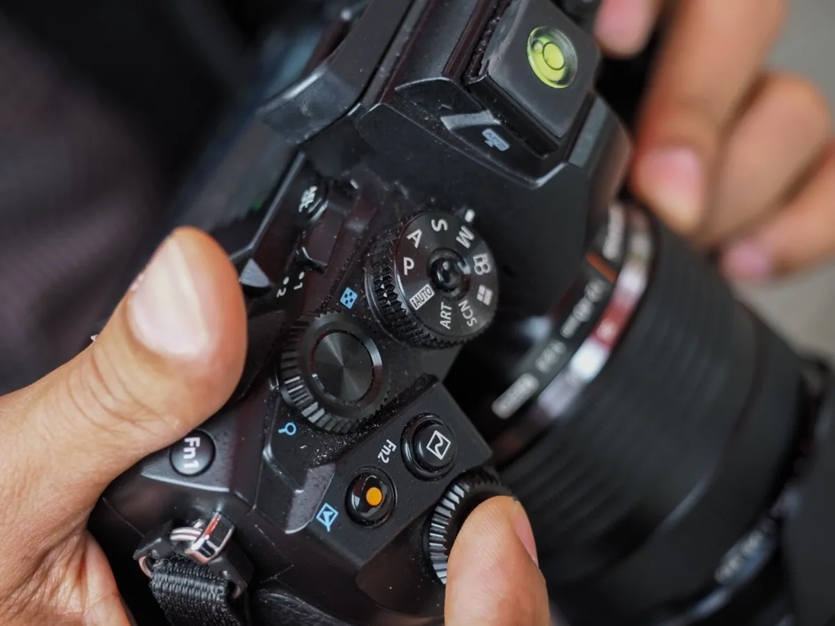 A photographer adjusts his camera | Skylum Blog