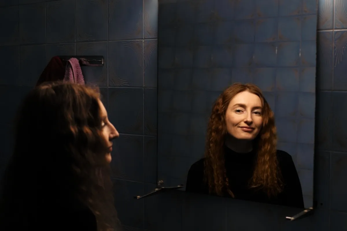 Portrait of a girl looking in the mirror | Skylum Blog
