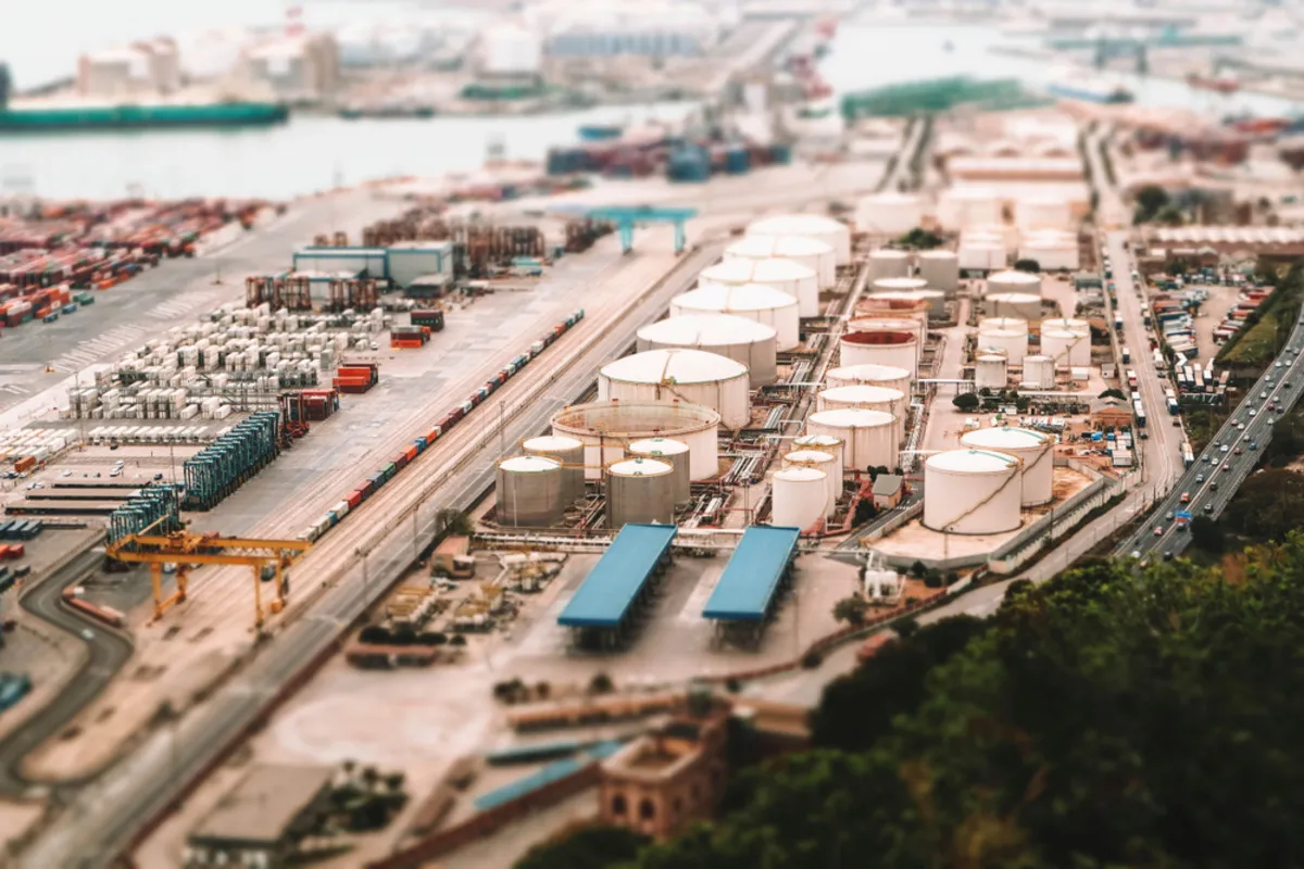 Port photo with Tilt-Shift Effect | Skylum Blog