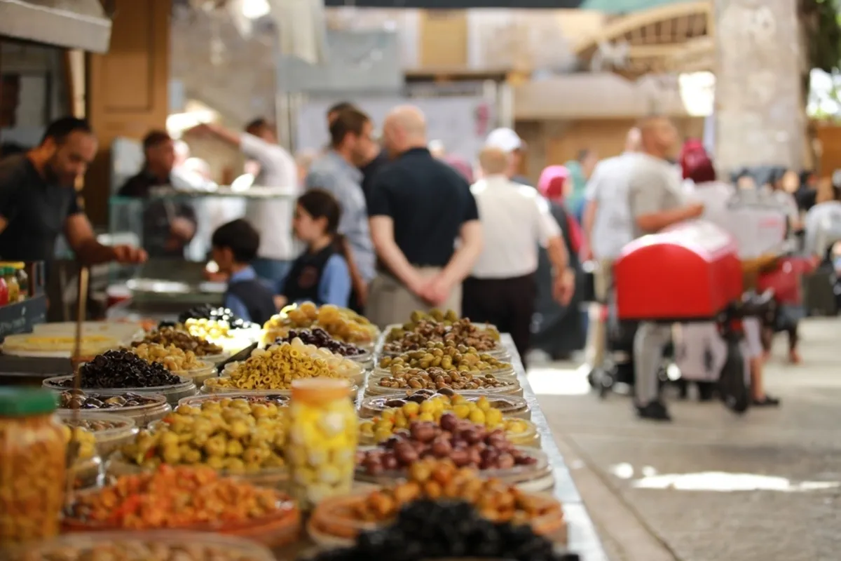 Photo at the market with Tilt-Shift Effect | Skylum Blog
