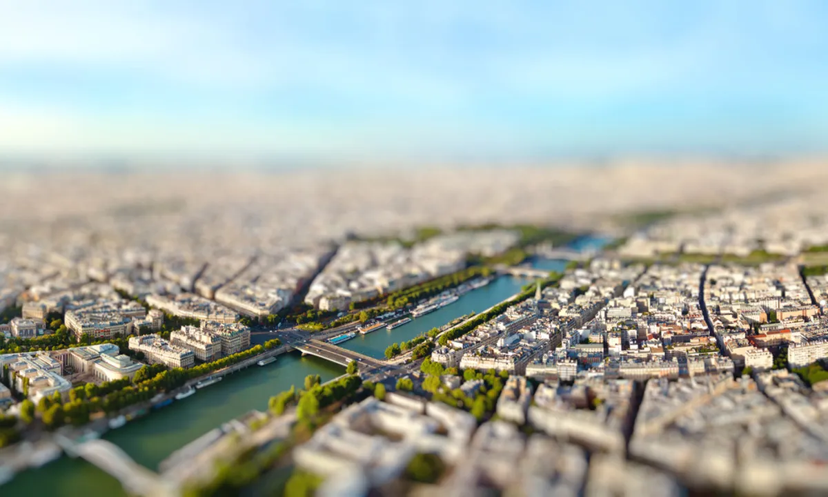 Photo of a big city with Tilt-Shift effect | Skylum Blog