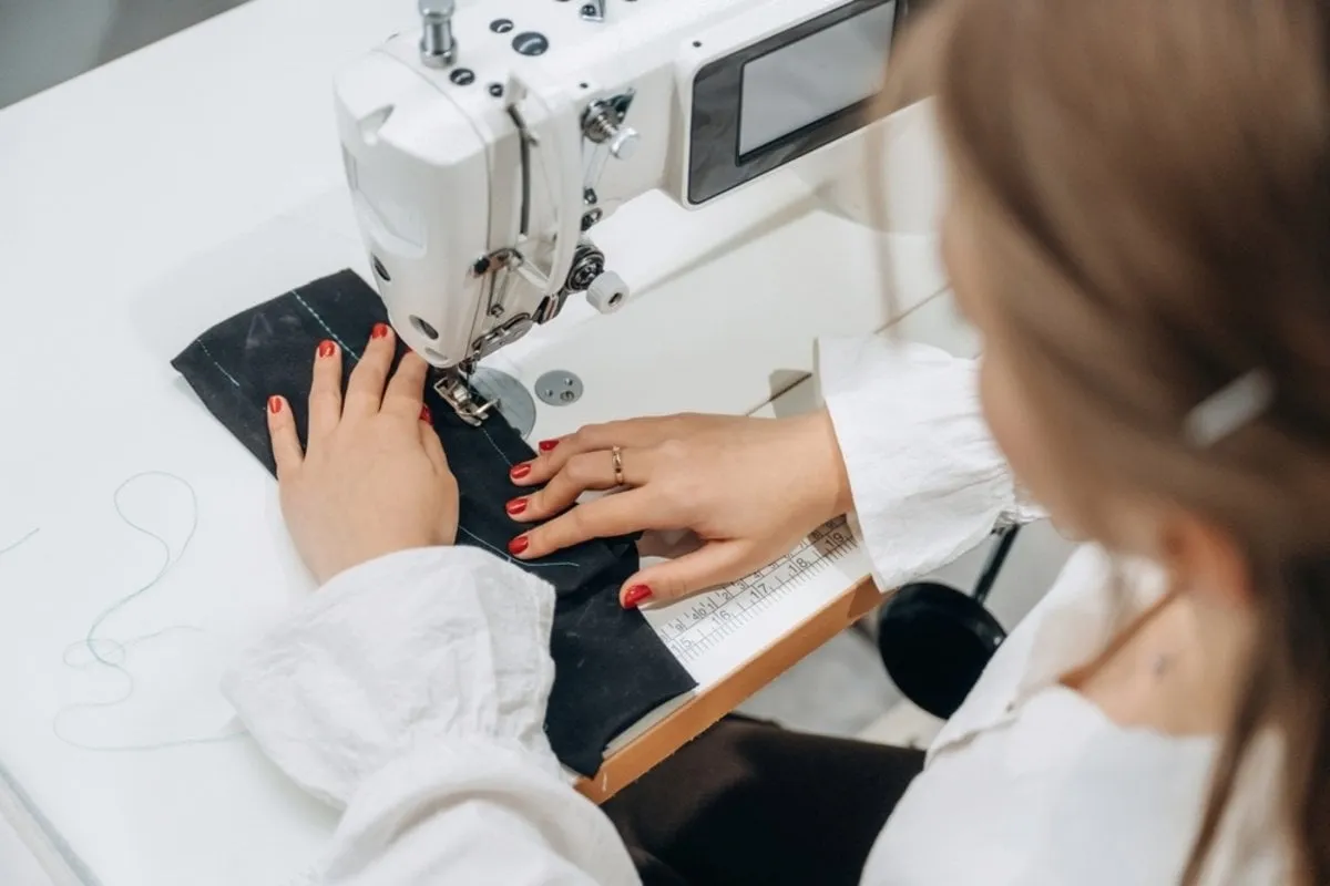 Girl sewing clothes on a sewing machine | Skylum Blog