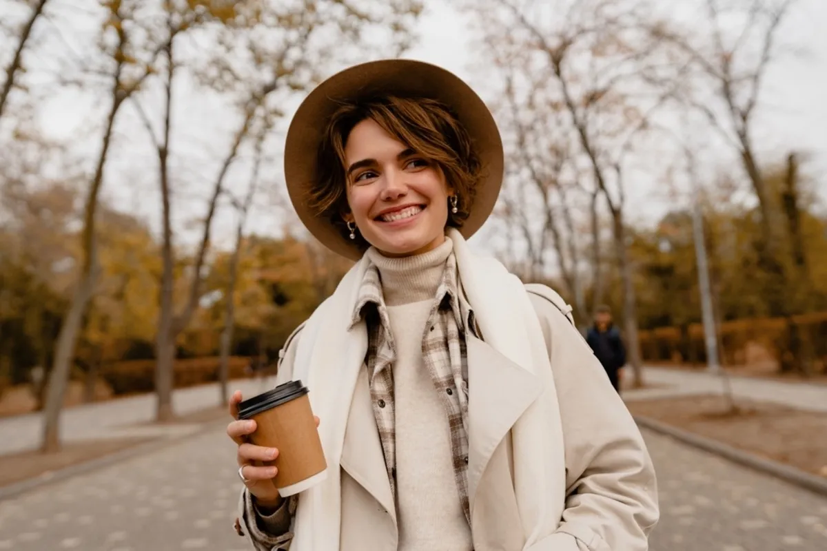 A girl in a hat with coffee in her hands | Skylum Blog