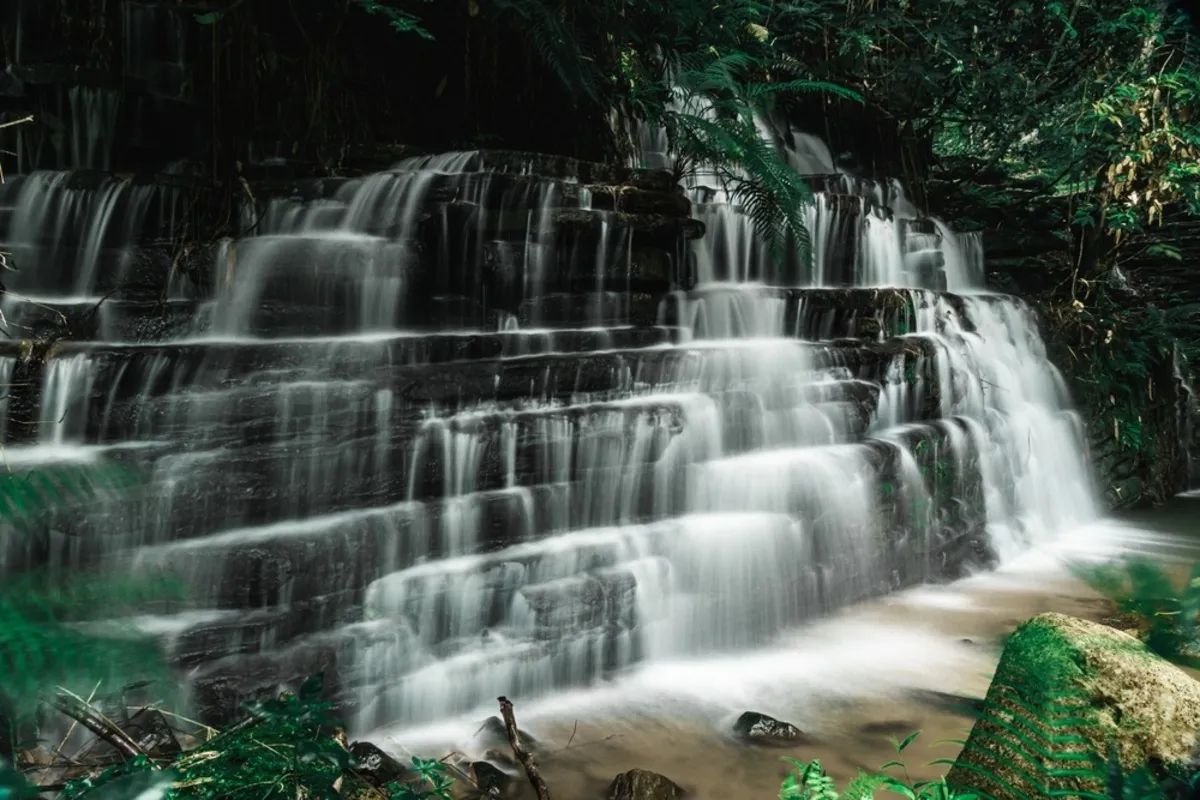 Waterfall with washed out water | Skylum Blog