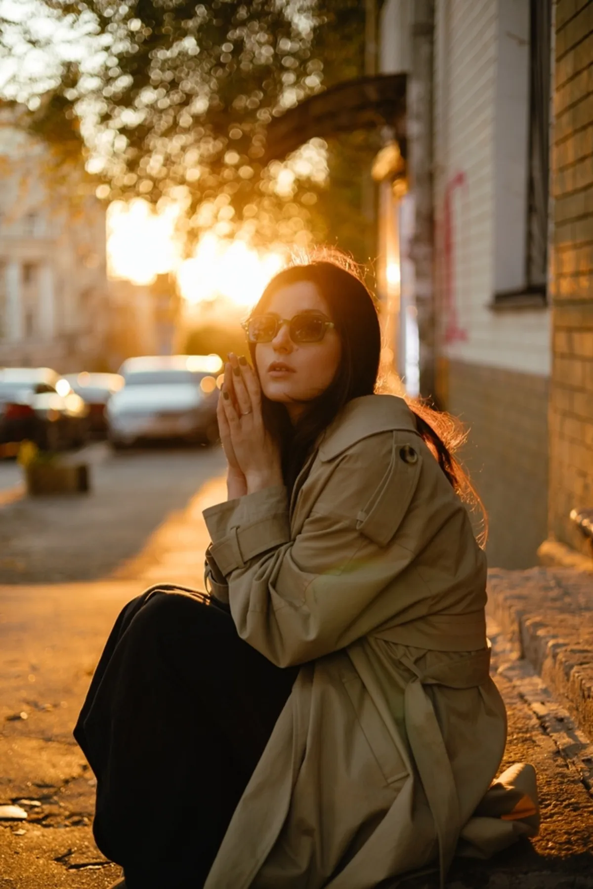 Girl on the steps in autumn at golden hour | Skylum Blog