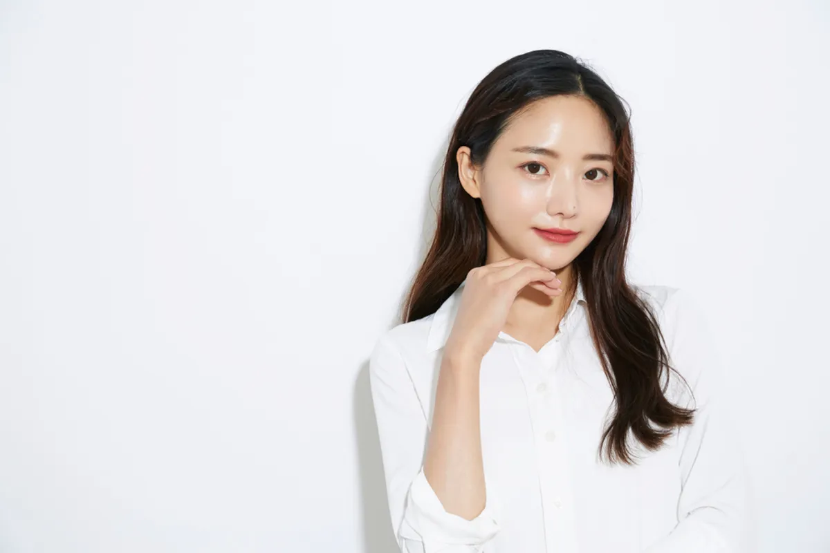 Studio portrait with flash | Skylum Blog