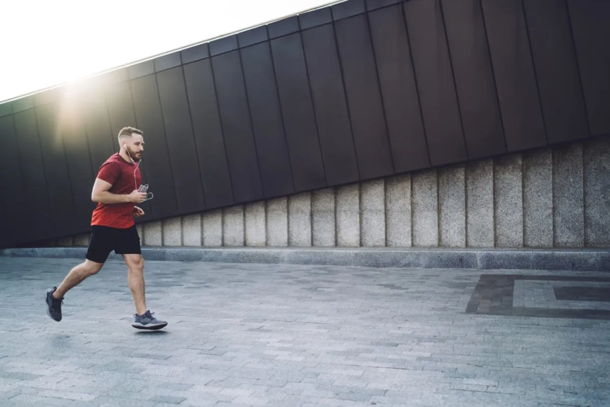 Man running by the rule of thirds | Skylum Blog