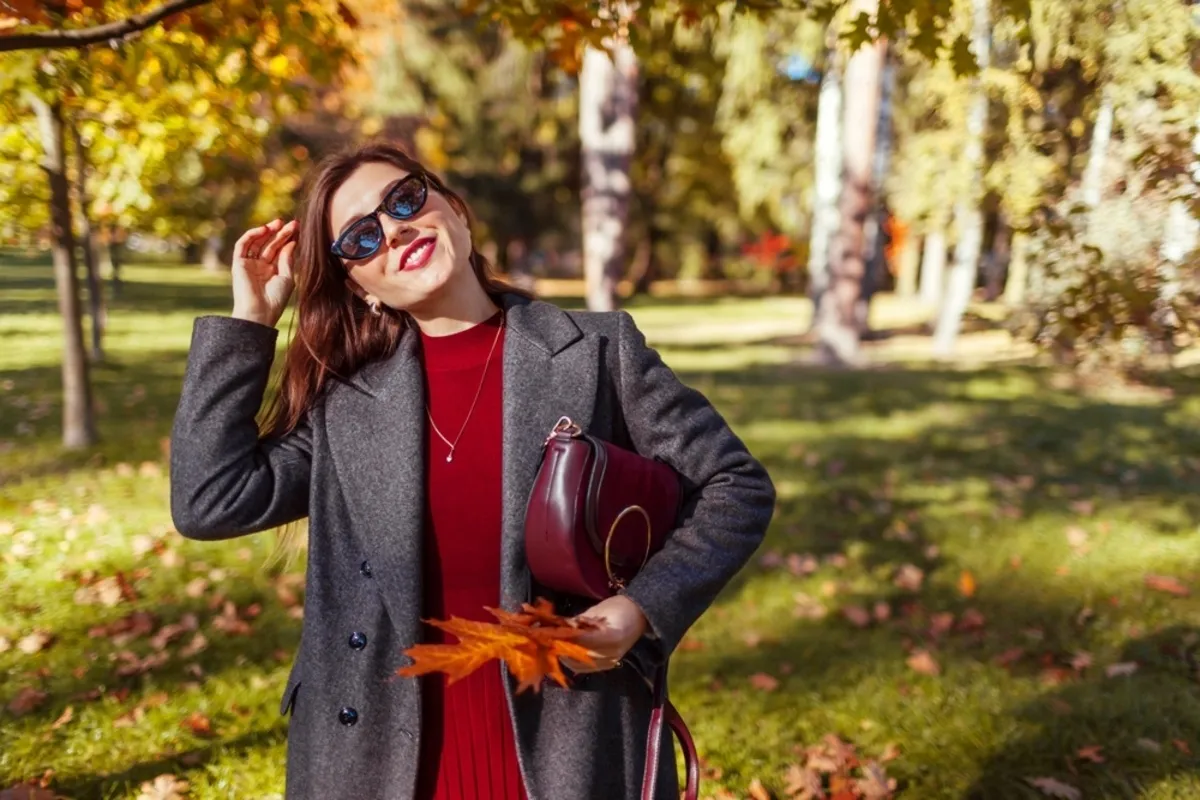 Girl in glasses, dress and coat in autumn park | Skylum Blog