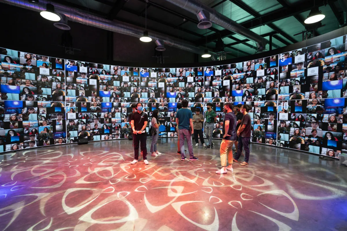 Gobo effect in product presentation | Skylum Blog