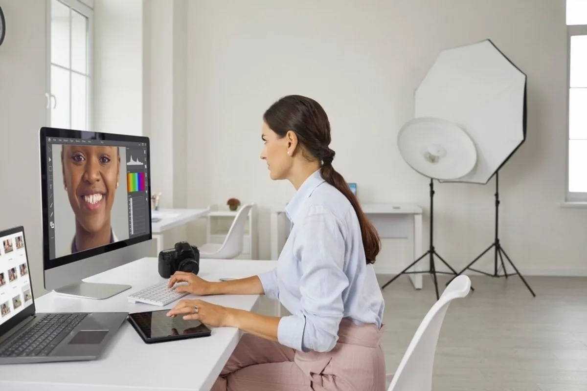 A photographer edits a photo | Skylum Blog