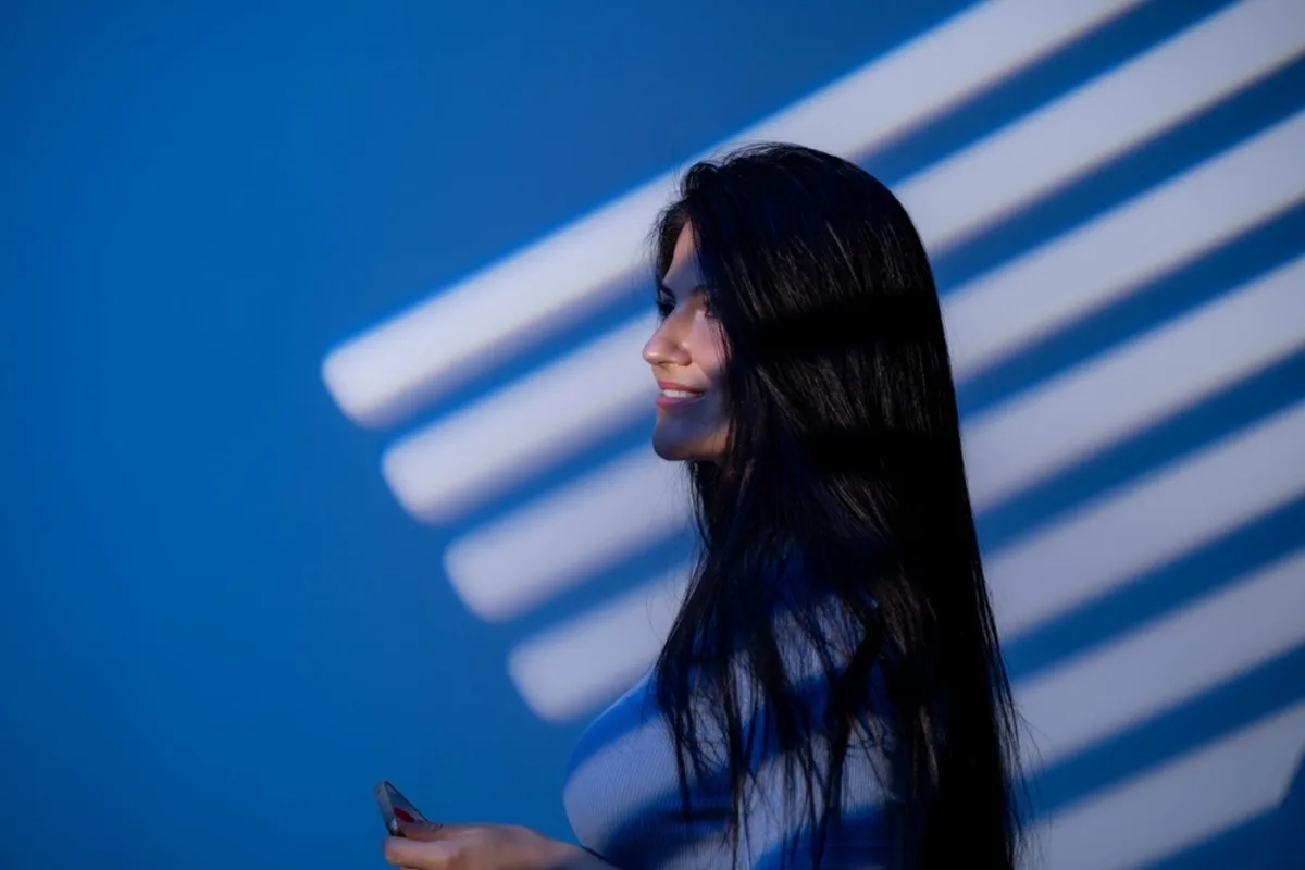 Photo of a girl with Gobo | Skylum Blog