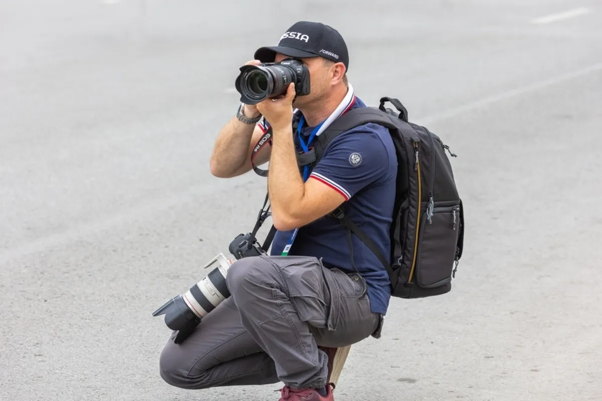 A photographer takes a photo | Skylum Blog