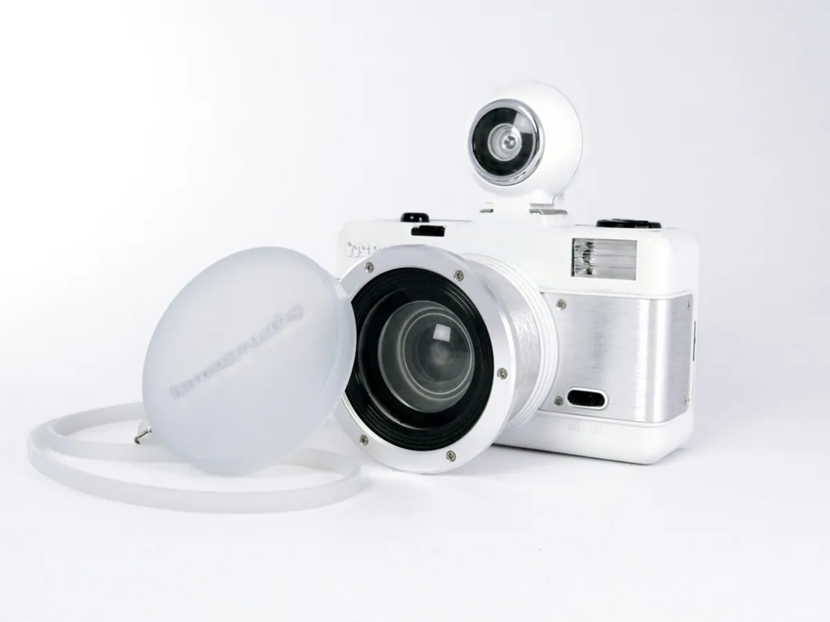 White Lomo camera | Skylum Blog