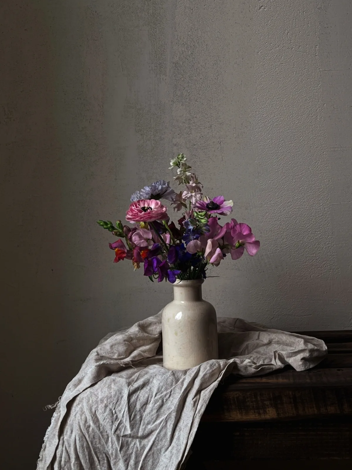 Vase with flowers on fabric | Skylum Blog