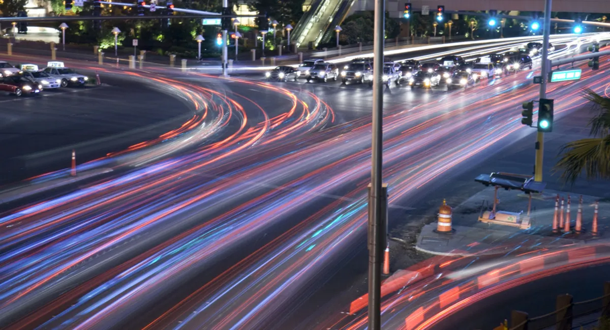 Time-lapse photography of an evening city | Skylum Blog