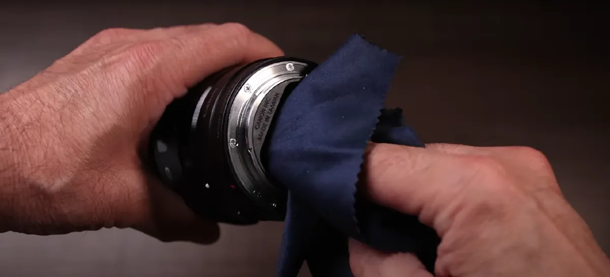 Wiping the back of the lens with a cloth | Skylum Blog