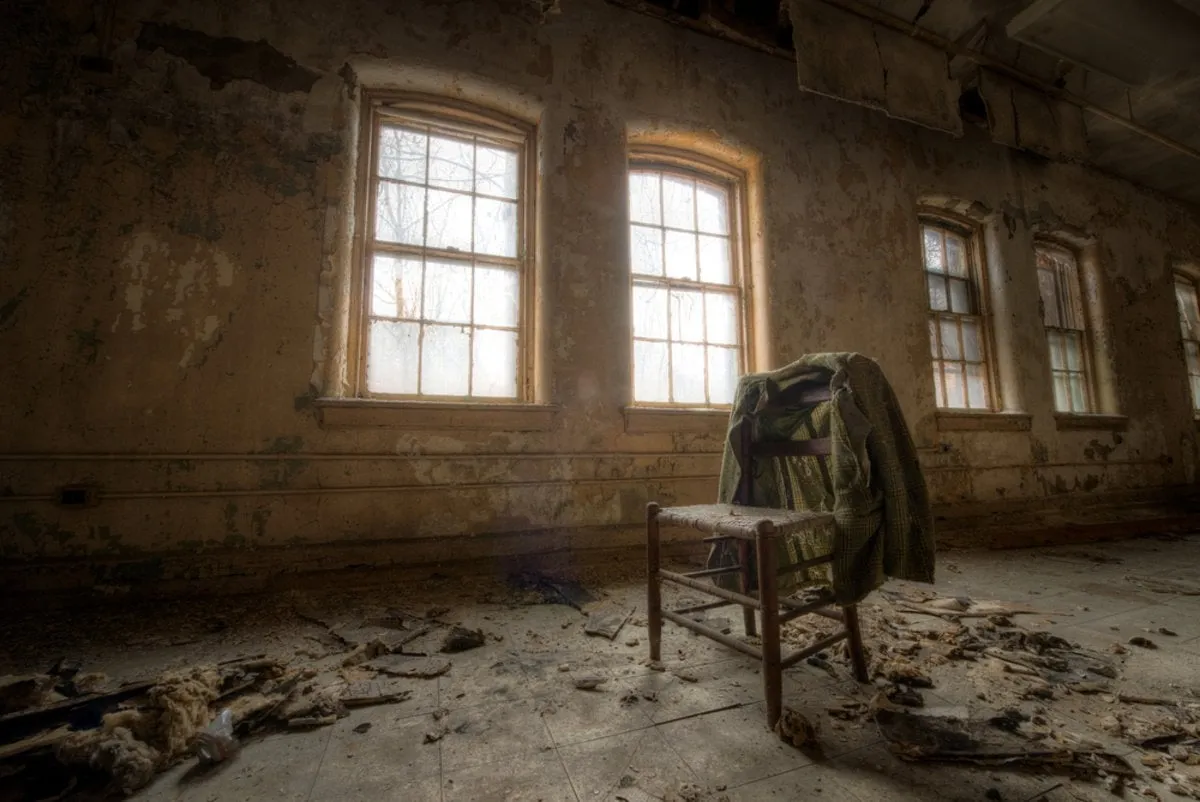 A jacket on a chair in an abandoned building | Skylum Blog