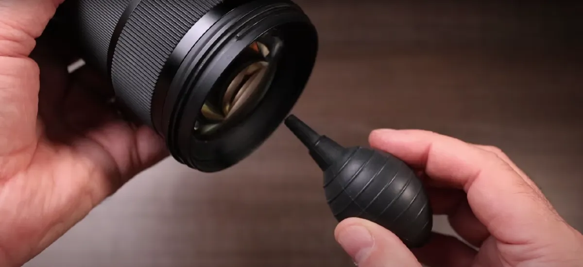Blowing dust from the front of the lens with a blower | Skylum Blog