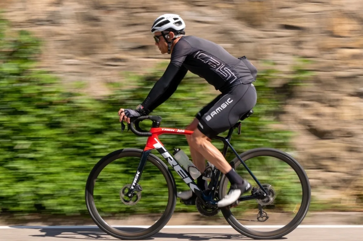 Cyclist panning effect | Skylum Blog