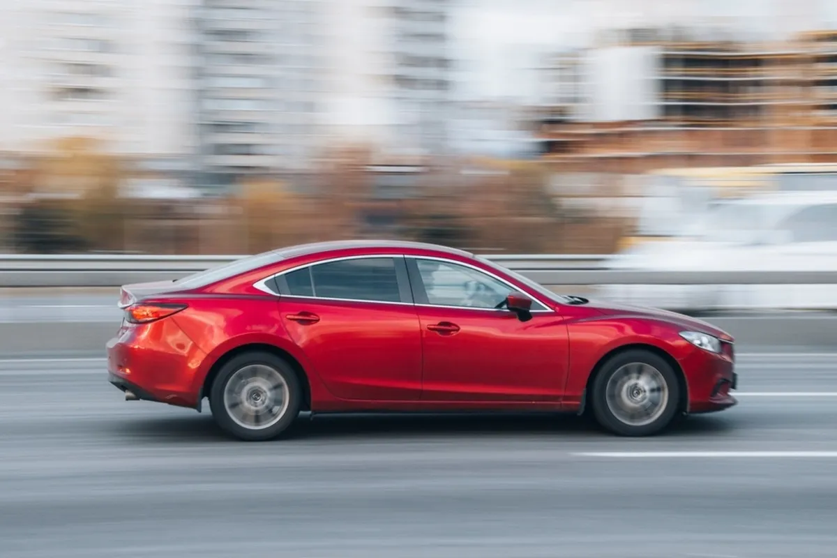 Car in motion panning effect | Skylum Blog