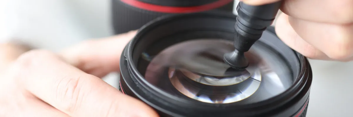 Removing dust from the lens with a special marker | Skylum Blog