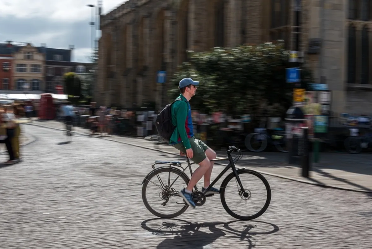 Cyclist in the city panning effect | Skylum Blog