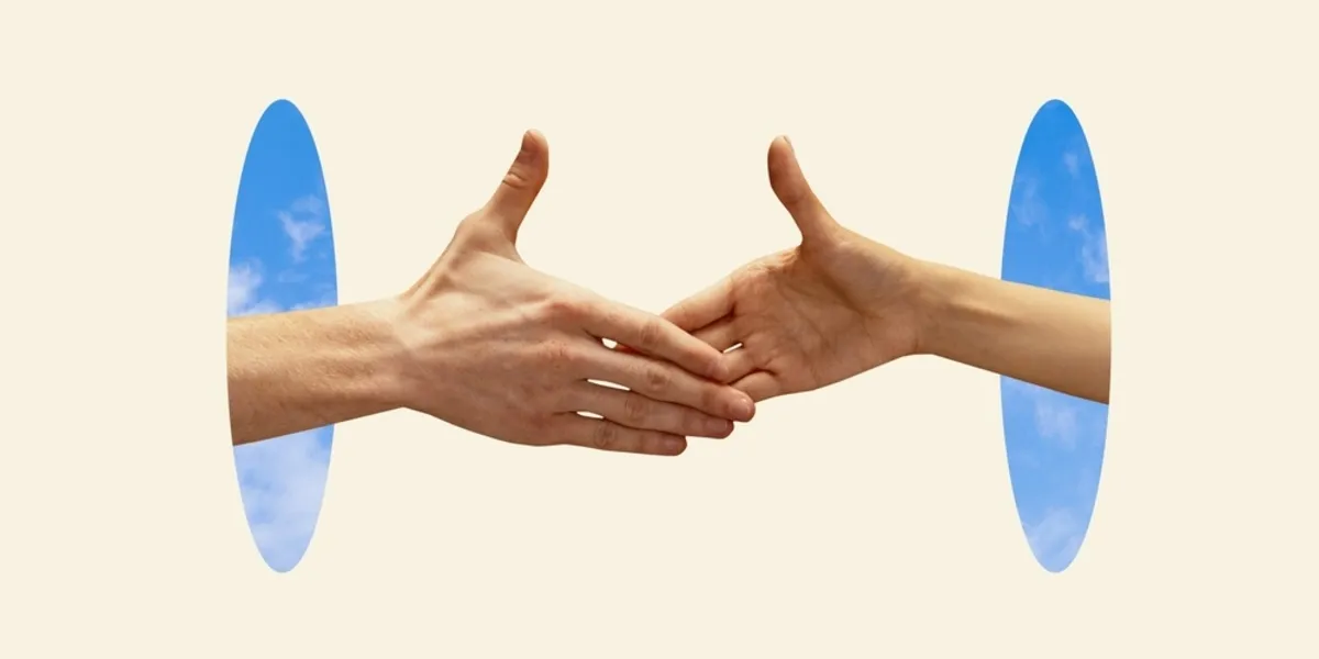 Hand shakes hand | Skylum Blog