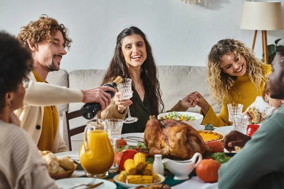 Friends at the Thanksgiving table| Skylum Blog