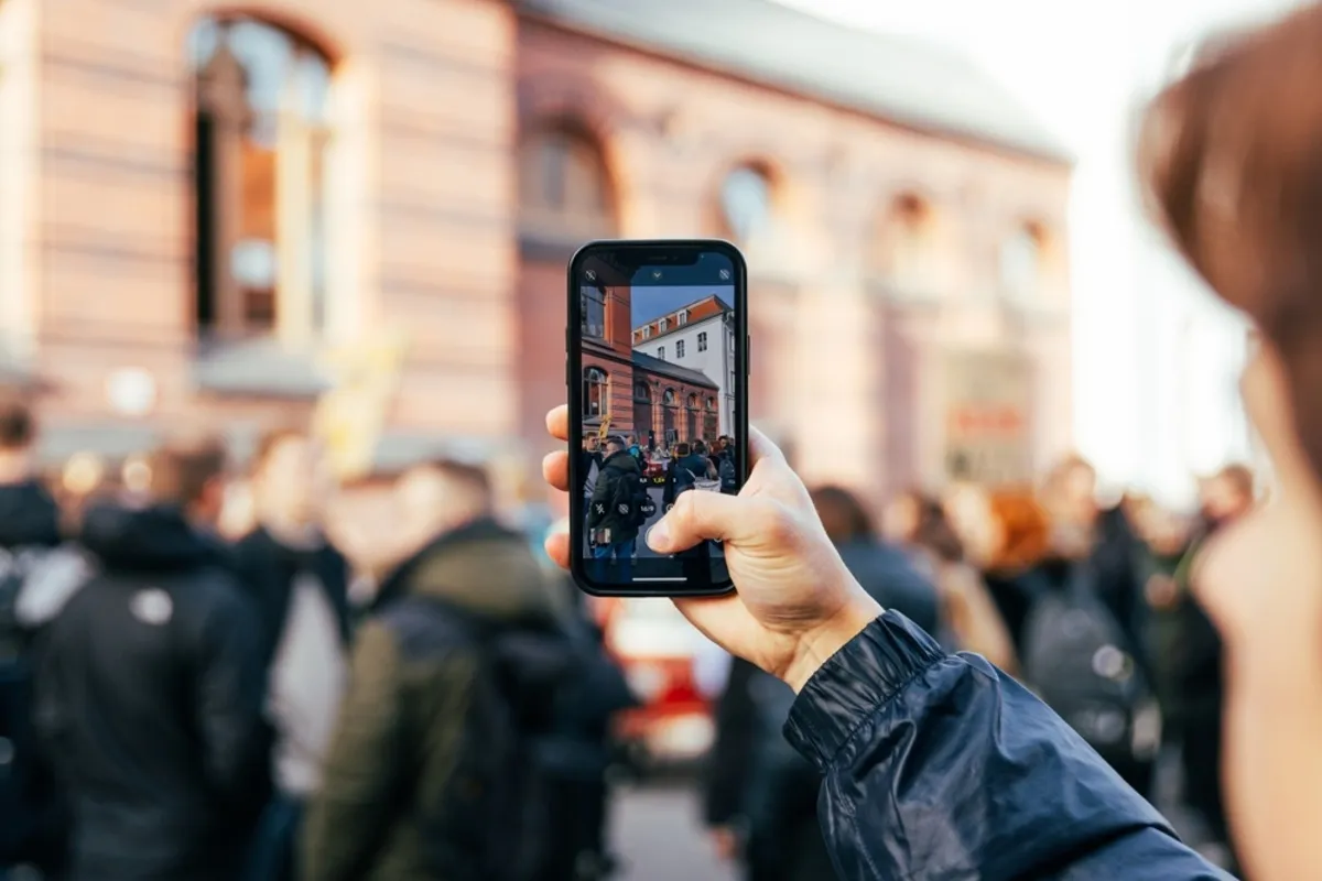 Taking a photo of the street on an iPhone | Skylum Blog