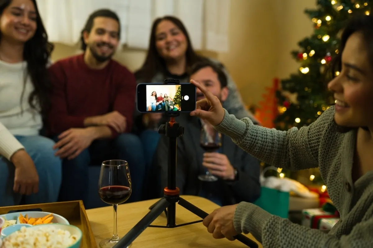 A group of friends taking a selfie | Skylum Blog