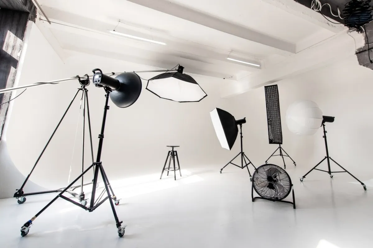 Equipment for a photo shoot in a studio| Skylum Blog