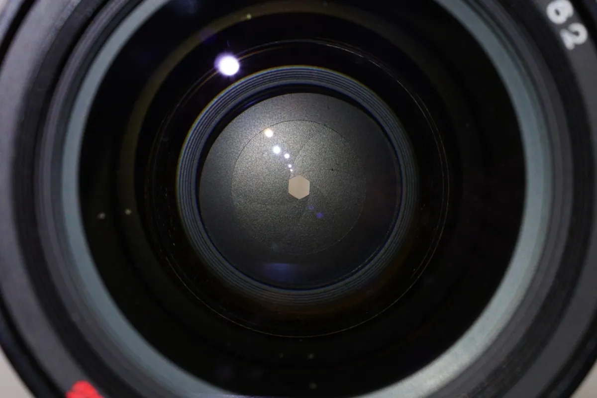 The shutter on a camera lens | Skylum Blog