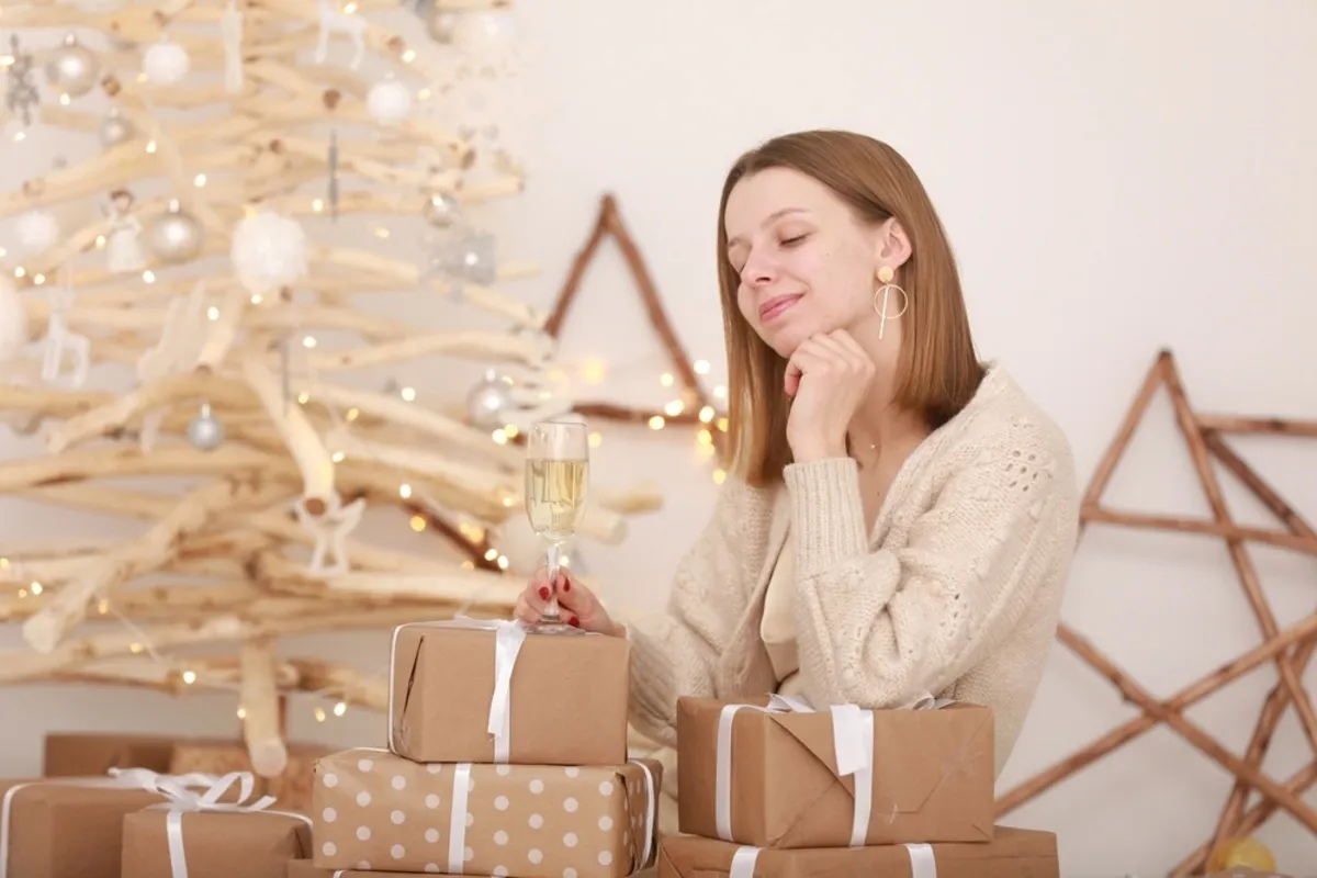 New Years portrait of a girl in a studio | Skylum Blog