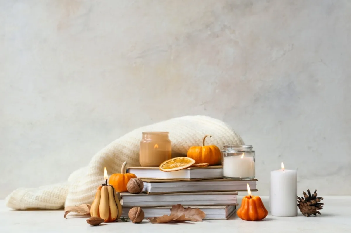 Photos of candles with decor | Skylum Blog