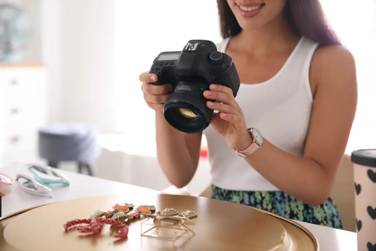 A girl takes a photo of jewelry | Skylum Blog