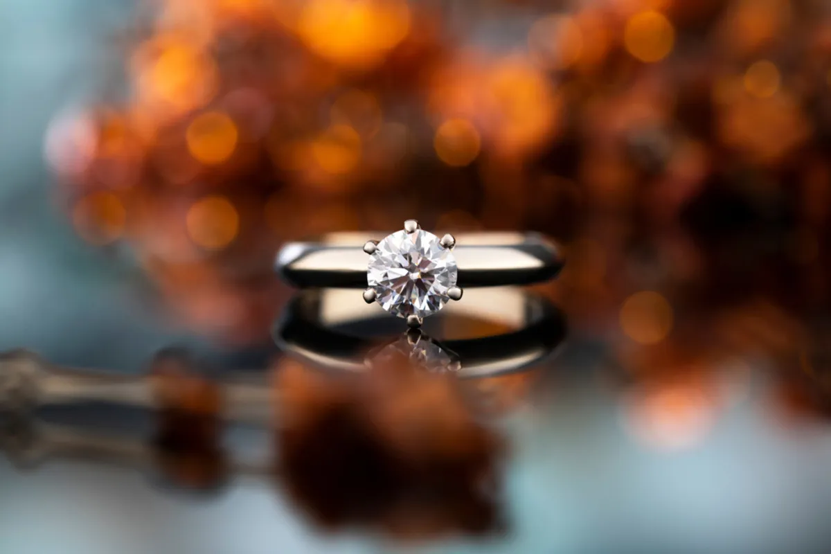 Photo of a ring with a bokeh effect | Skylum Blog