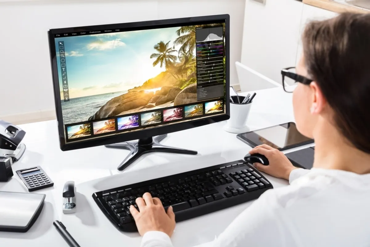 A girl edits a photo | Skylum Blog