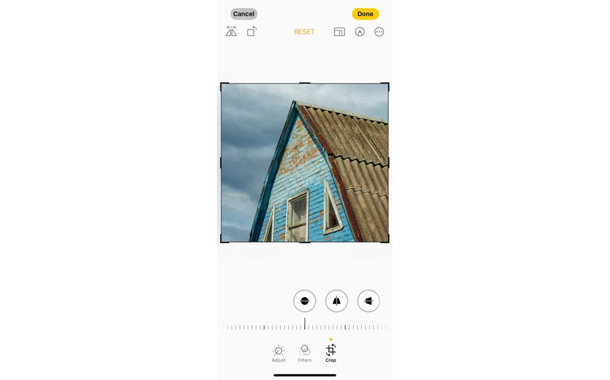 Cropping with magnification on iPhone | Skylum Blog