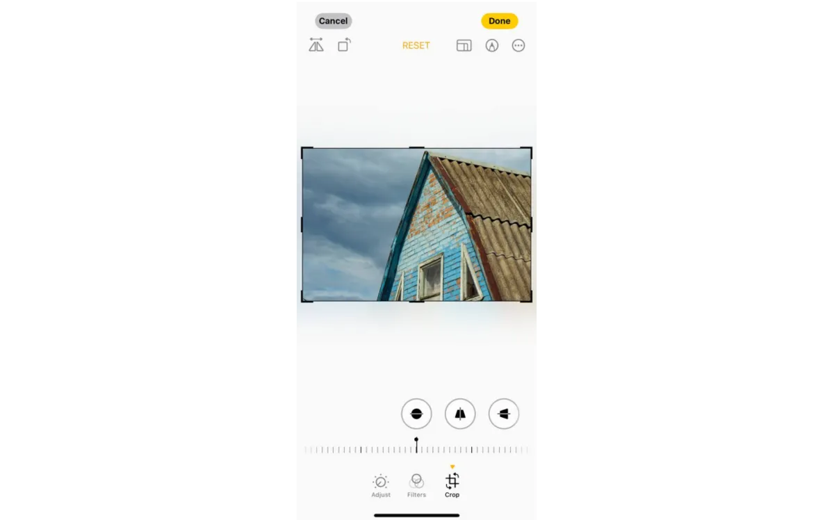 Cropping photos on iPhone | Skylum Blog