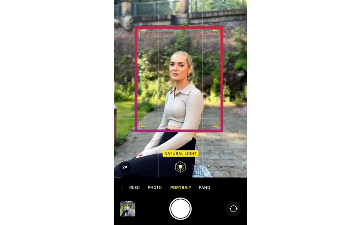 Focusing on an object in a portrait photo on an iPhone | Skylum Blog