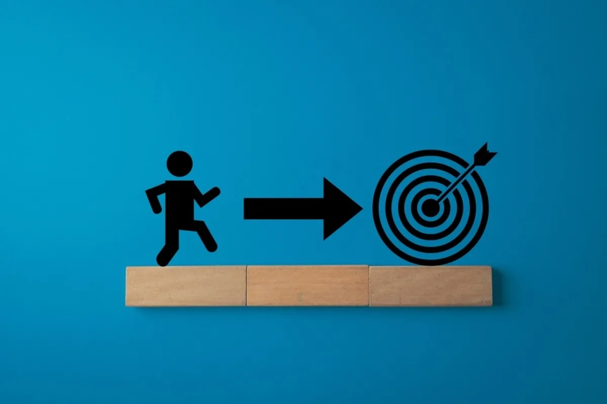The figure moves towards the target | Skylum Blog