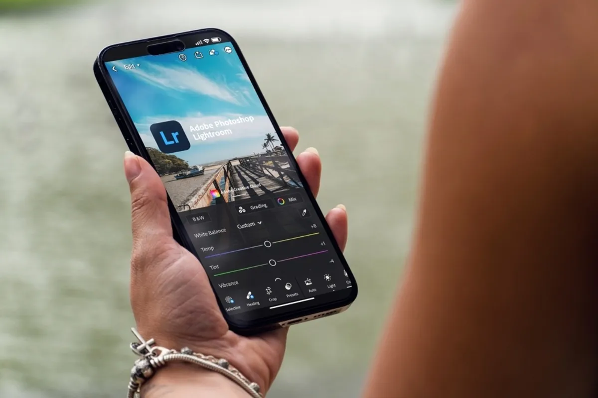 Lightroom app on smartphone | Skylum Blog