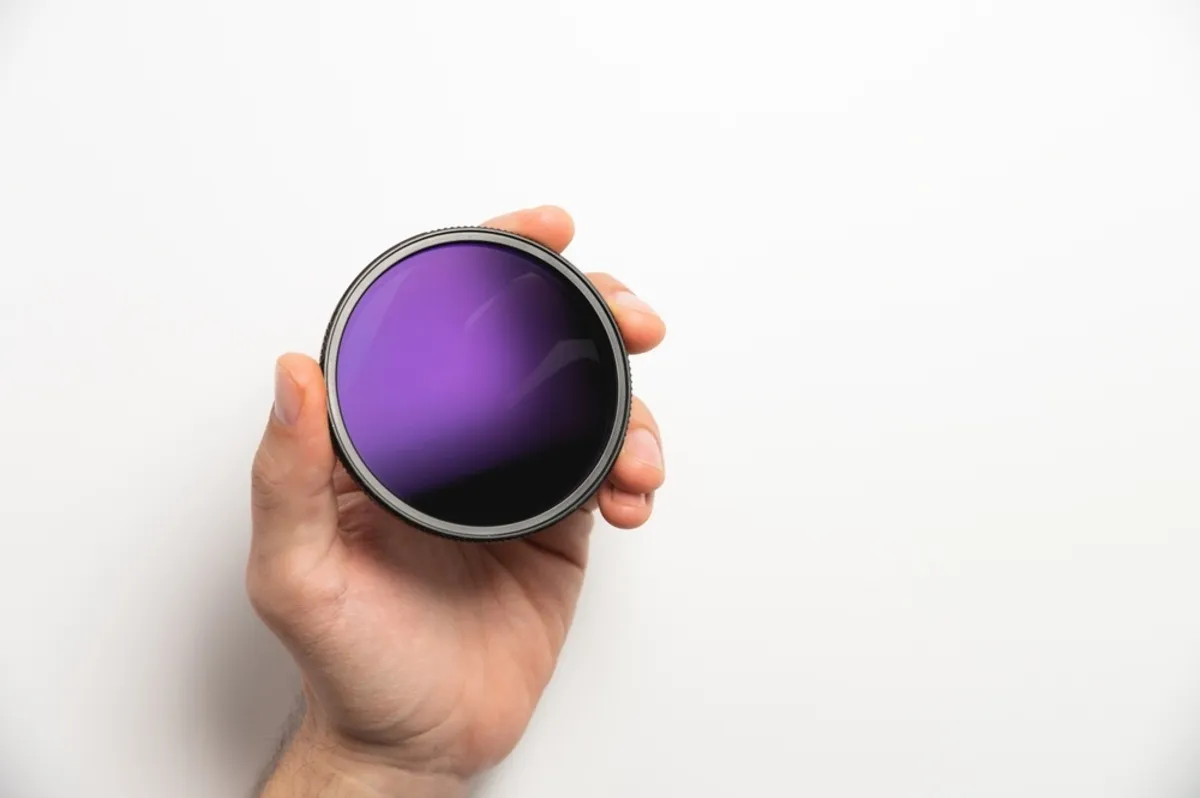 Polarizing Filter in hand | Skylum Blog