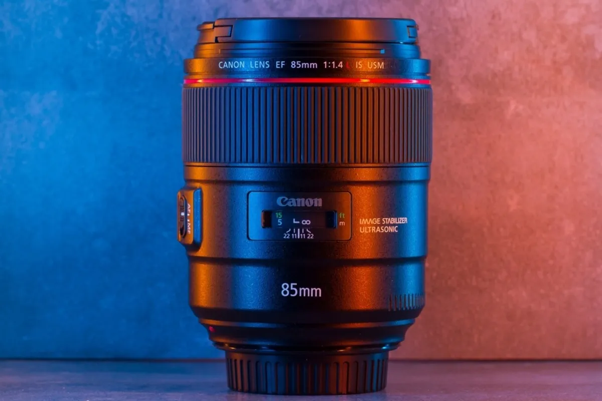 85mm lens | Skylum Blog